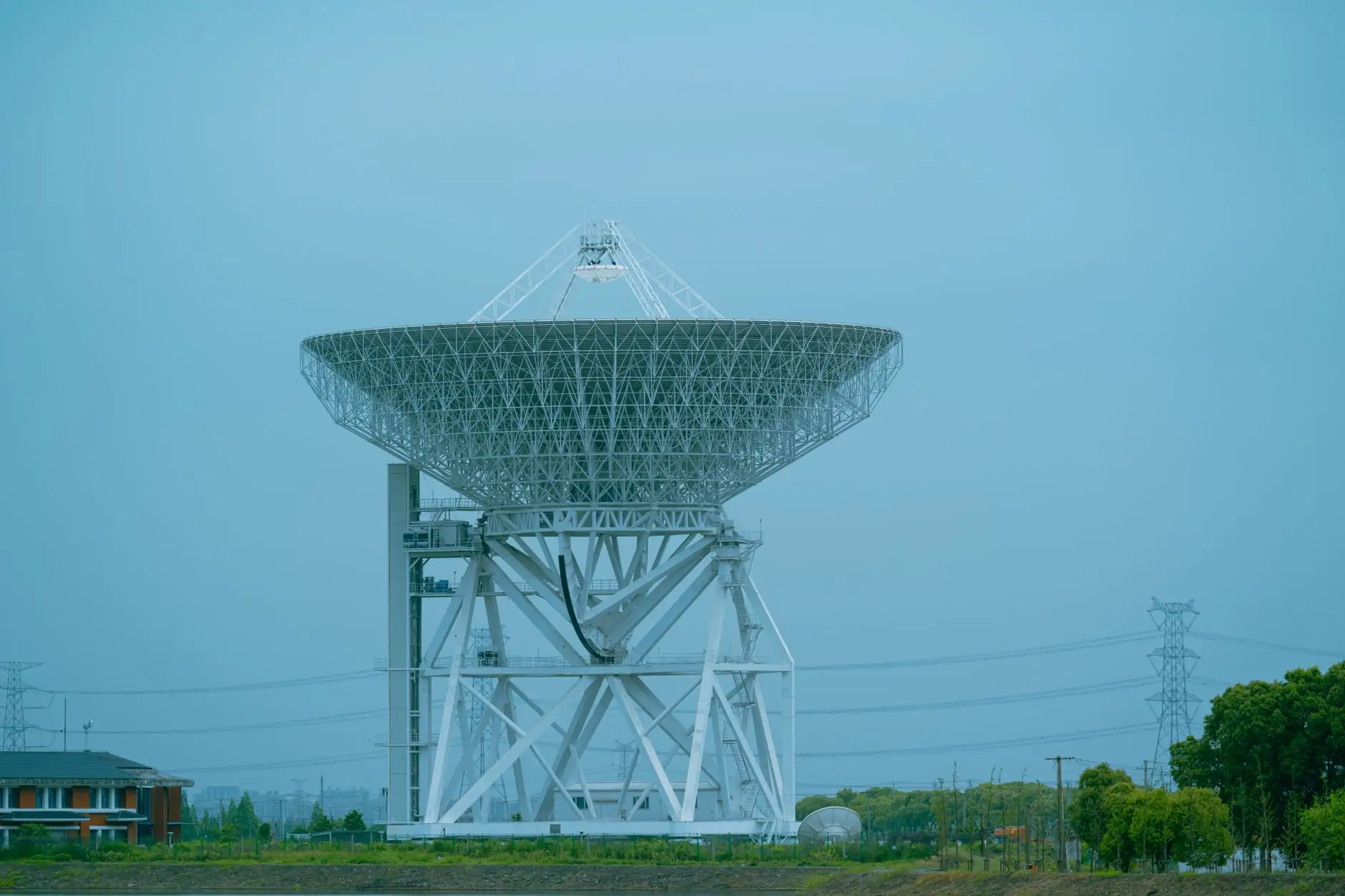 昆明工业显示器选型指南:从面板参数到应用场景解析